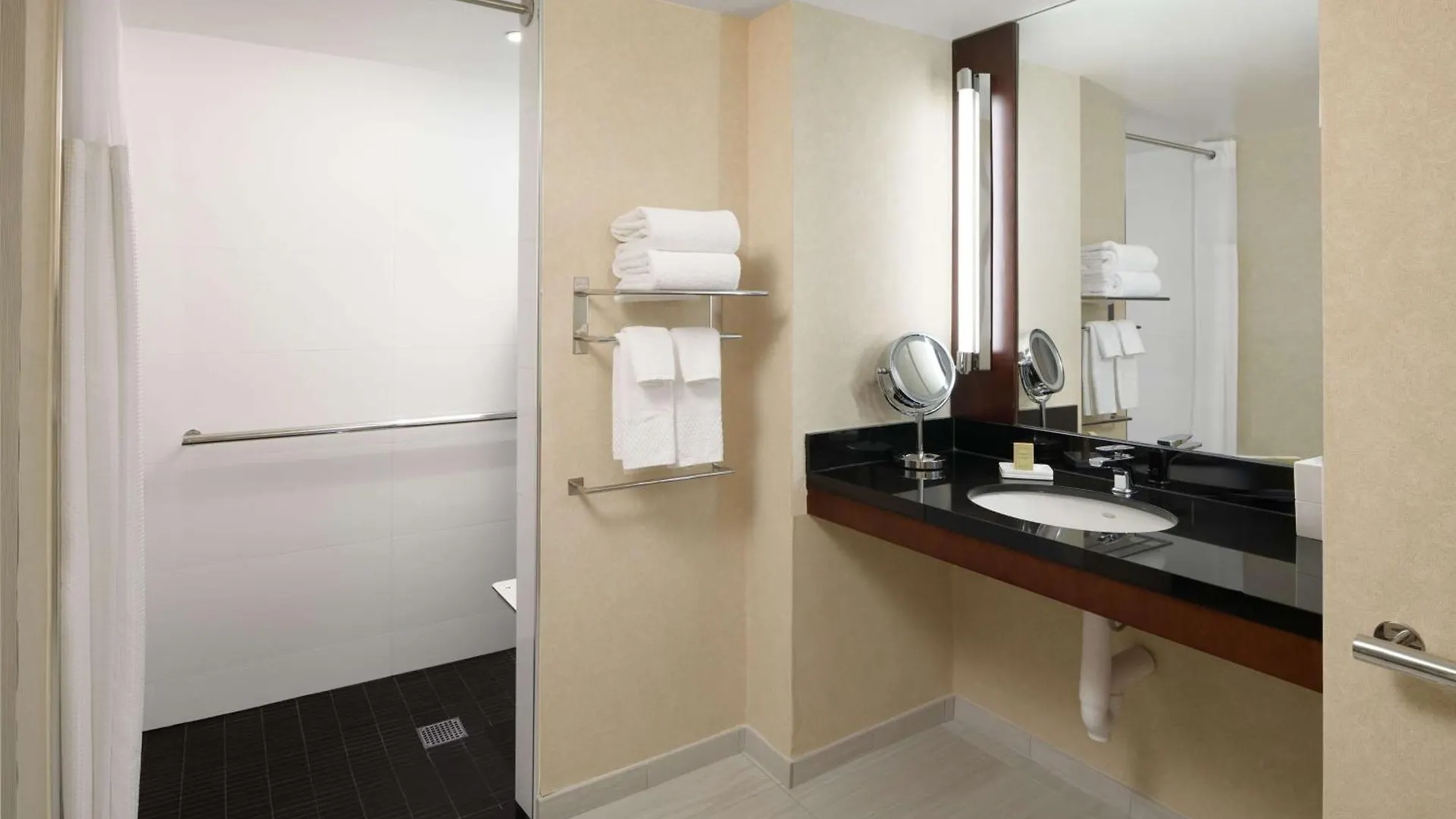 Hilton Charlotte Uptown Hotel